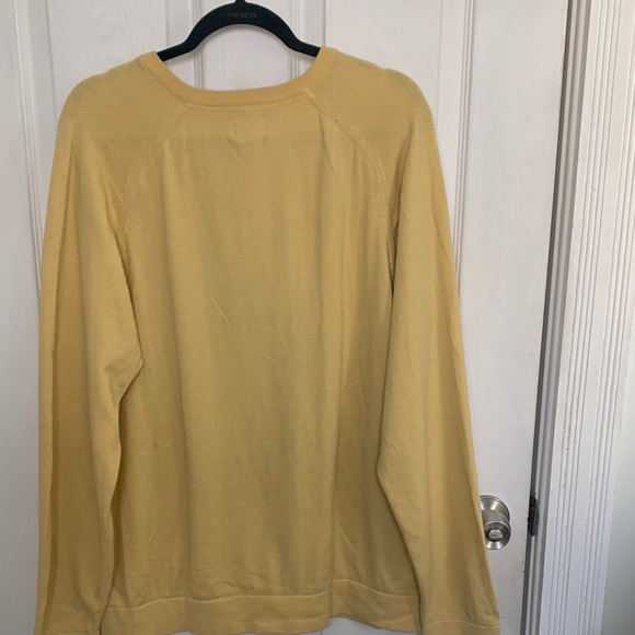 L.L. Bean Men's V-Neck Sweater in Soft Yellow - Picture 4 of 4